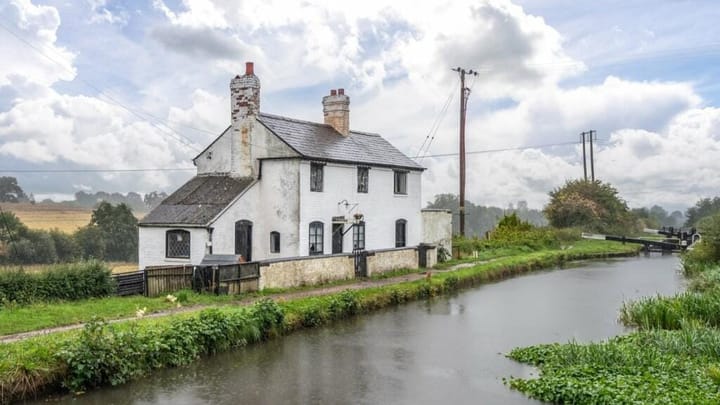 Canalside Homes for Sale from £0k to £300k