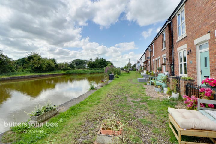 Canalside Homes for Sale from £0k to £300k